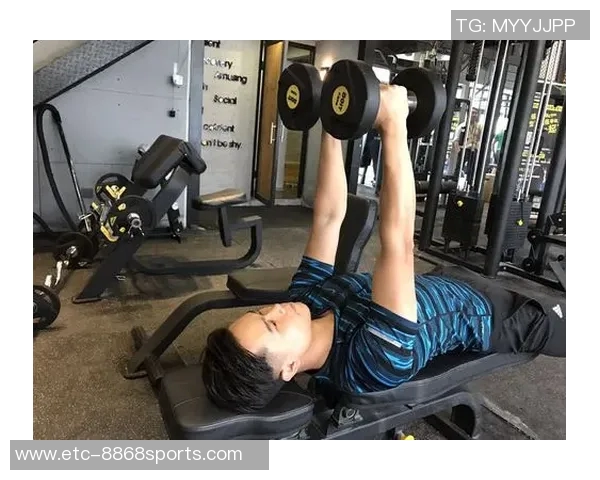 有效练胸肌的哑铃动作推荐与技巧分享，助你打造完美胸部线条